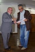 Jaime Lúcio Pereira Teixeira, sócio 225, recebe o diploma comemorativo dos 25...
